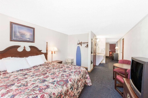 Days Inn by Wyndham Effingham image 1