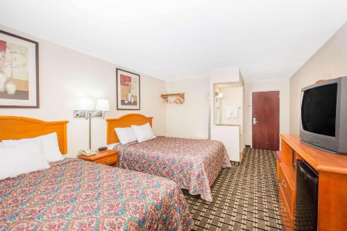 Days Inn by Wyndham Effingham image 13
