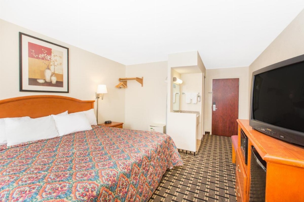 Days Inn by Wyndham Effingham Image 15