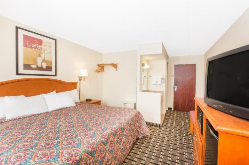 Days Inn by Wyndham Effingham image 15