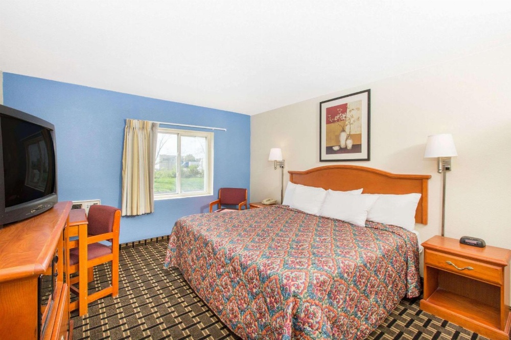 Days Inn by Wyndham Effingham Main image