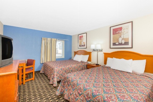 Days Inn by Wyndham Effingham image 22