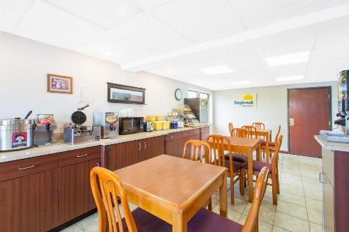 Days Inn by Wyndham Effingham image 26