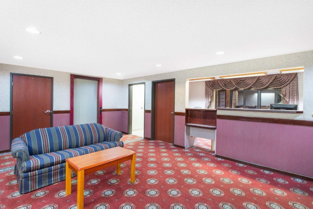 Days Inn by Wyndham Effingham Main image