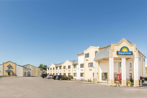 Days Inn by Wyndham Effingham image 30