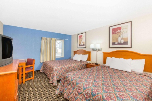 Days Inn by Wyndham Effingham image 8